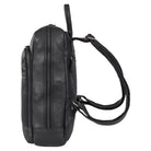 Cityrucksack in schwarz Leder mit verstellbaren Schultergurten 