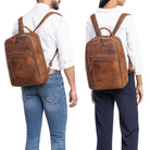 großer Rucksack Für Herren auf der Arbeit