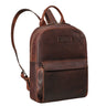  Lederrucksack Damen Cognac mit langen Schultergurten aus der schrägen Frontalperspektive